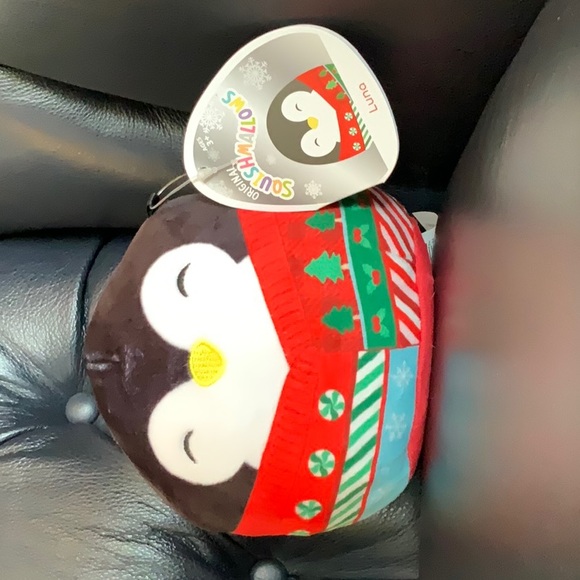 Luna The Christmas Penguin Squishmallow - Picture 8 of 8